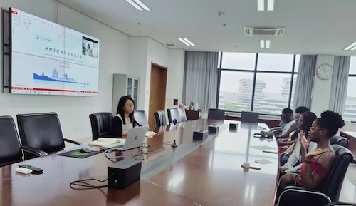 座谈会2
