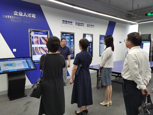 护理学院一行参观杭州微创医疗有限公司